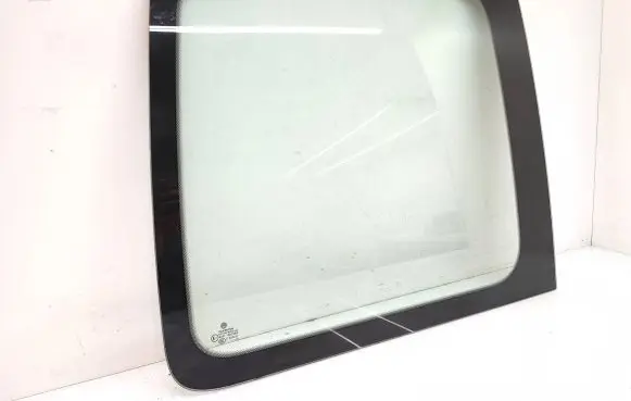 Volkswagen Caddy Rear side window 43R001583 E000231 DOT682M3232AS2