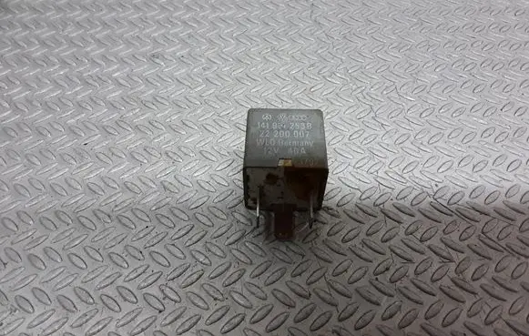 Volkswagen PASSAT B5.5 Other relay 141951253B