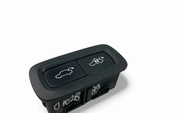 Volvo S80 Tailgate/boot open switch button 31674801