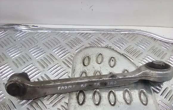 Volkswagen PASSAT B5 Front lower control arm/wishbone