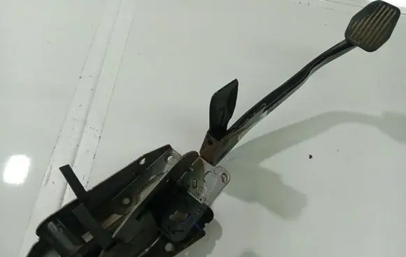 Ford Focus C-MAX Clutch pedal 3M512467AN 3M51-2467-AN