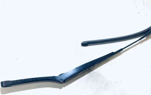 Volkswagen Golf V Front wiper blade arm 1q1955409