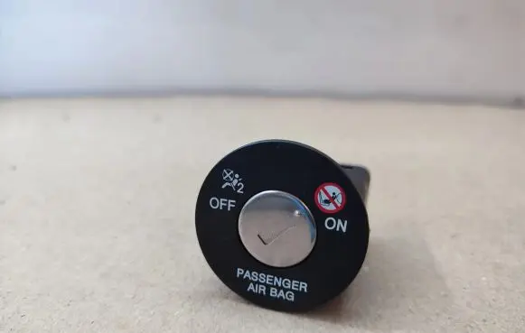 KIA Sportage Passenger airbag on/off switch 