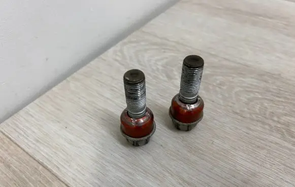 Volkswagen Touareg II Nuts/bolts WHT004676