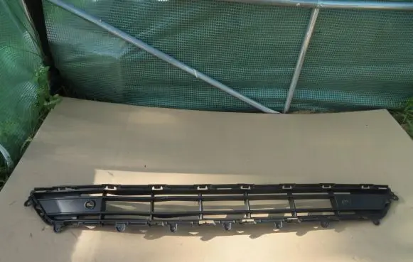 Volvo XC40 Front bumper lower grill 31449342