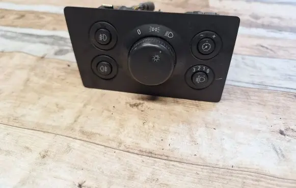 Opel Zafira B Light switch 04061100