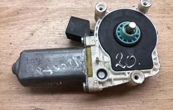 Mercedes-Benz Vito Viano W639 Front door window regulator motor 928795102