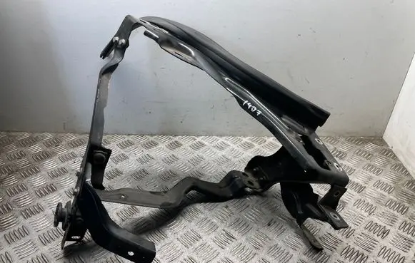 Mercedes-Benz C W204 Headlight/headlamp mounting bracket A2046201291