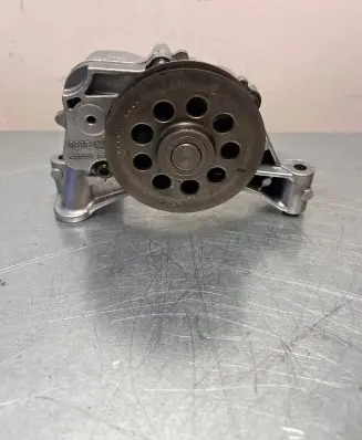 Volkswagen Golf VI Oil pump 03L115105C
