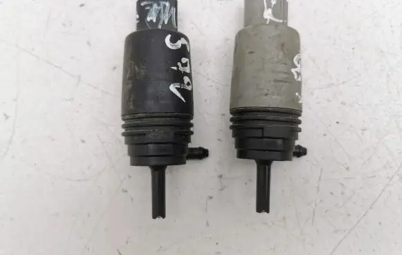 BMW 5 E60 E61 Windscreen/windshield washer pump 8377612 6934159