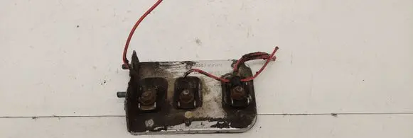 Volkswagen PASSAT B5 Coolant fan relay 8D0959493A