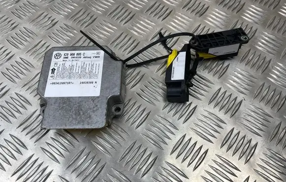 Volkswagen PASSAT B5.5 Airbag control unit/module 1C0909605C 5WK43130 24030309N