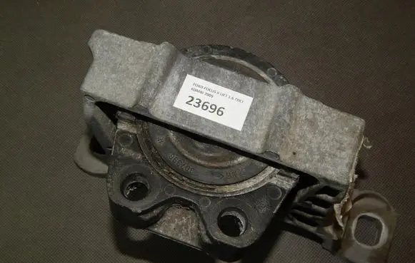 Ford Focus Engine mount bracket