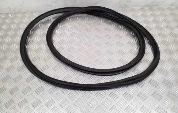 BMW 3 G20 G21 Seal rubber (tailgate) 8497196