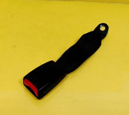 Mitsubishi Galant Middle seatbelt buckle (rear) 