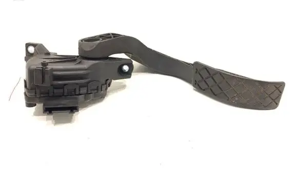 Accelerator throttle pedal