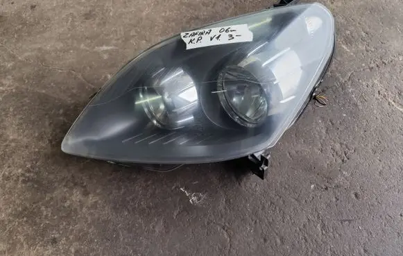 Opel Zafira B Headlight/headlamp