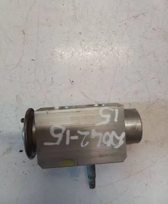 Volvo XC60 Air conditioning (A/C) expansion valve 7010973