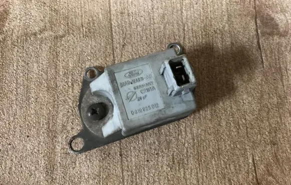 Ford Mondeo Mk III Ignition amplifier control unit 93AB12A019AB 0310025012