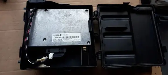 Audi A4 S4 B8 8K Bluetooth control unit module 8T0862335A