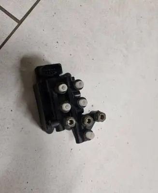 Audi Q7 4M Air suspension valve block VB4346
