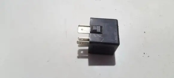 Mitsubishi Carisma Other relay MB953381
