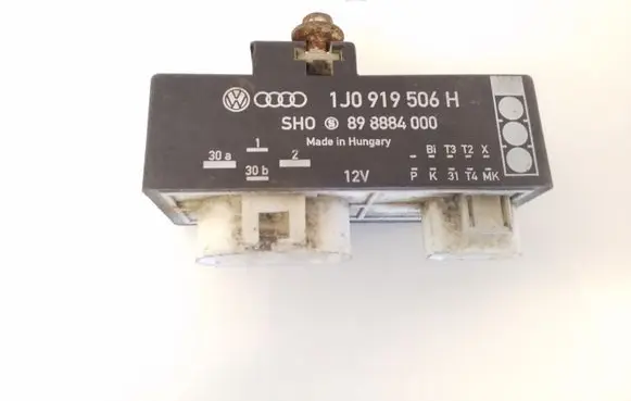 Volkswagen Golf IV Coolant fan relay 1J0919506H 898884000