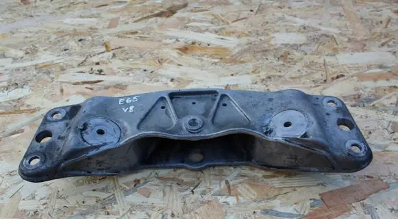 BMW 7 E65 E66 Gearbox mounting bracket 6759680