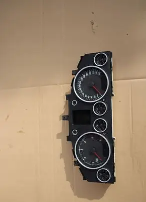 Volkswagen Touareg I Speedometer (instrument cluster) 7L6920970S