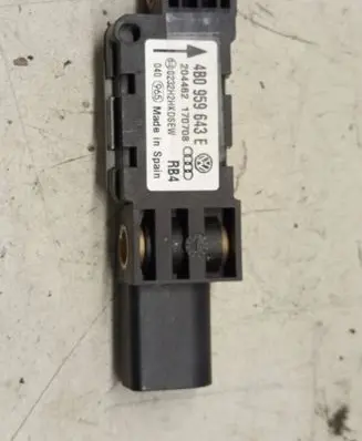 Volkswagen Phaeton Airbag deployment crash/impact sensor 4B0959643E 170708 204462
