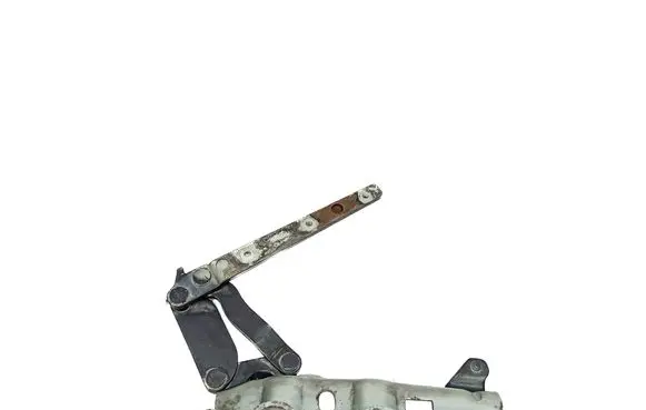 Engine bonnet/hood hinges