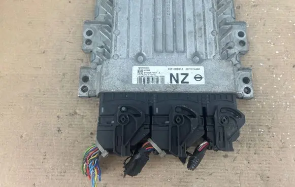 Nissan Qashqai Engine control unit/module 23710BB31A S180067173A 237101449R
