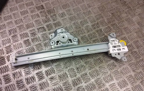 Nissan Juke II F16 Front door window regulator with motor