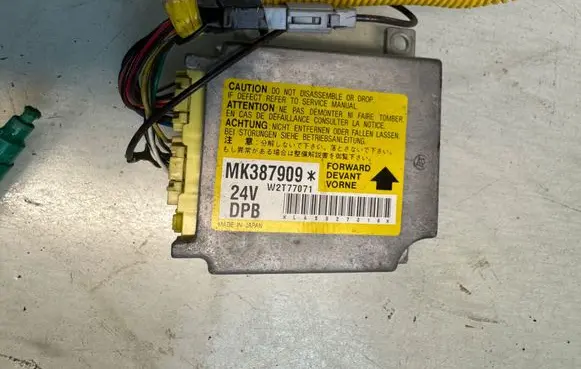 Mitsubishi Canter Airbag control unit/module MK387909 W2T77071