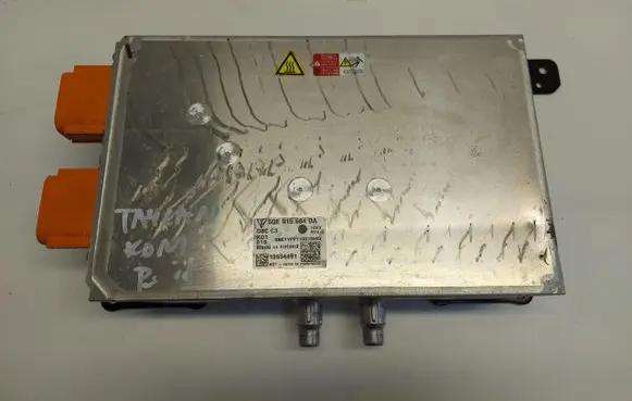 Porsche Taycan 9J1 Battery control module 5QE915684DAJLK01