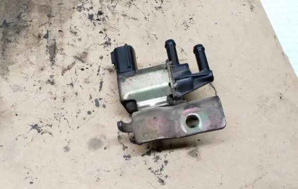 Nissan Almera Tino Turbo solenoid valve
