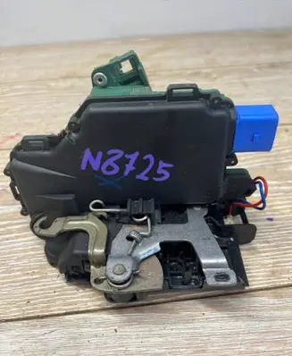 Seat Ibiza III (6L) Front door lock 837016B0