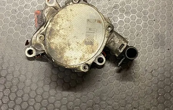 Opel Vivaro Vacuum pump 146502570R