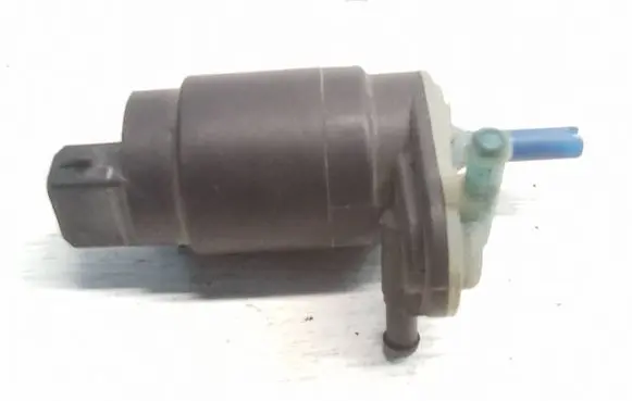 Nissan Primera Windscreen/windshield washer pump