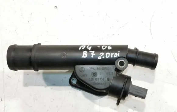 Audi A4 S4 B7 8E 8H Engine coolant pipe/hose 038121132G
