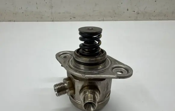 Jaguar E-Pace Fuel injection high pressure pump H4P39D376AB