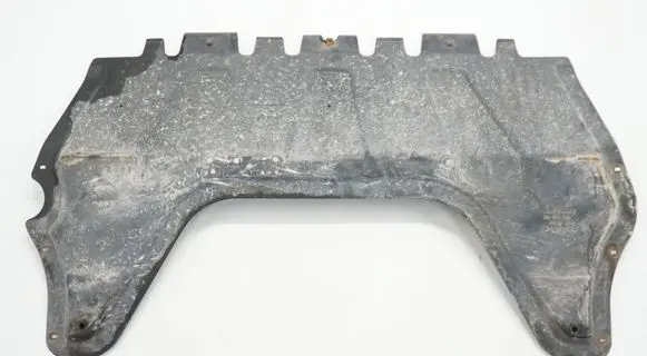 Volkswagen Tiguan Engine splash shield/under tray 5N0825235
