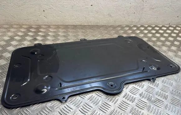 Center/middle under tray cover