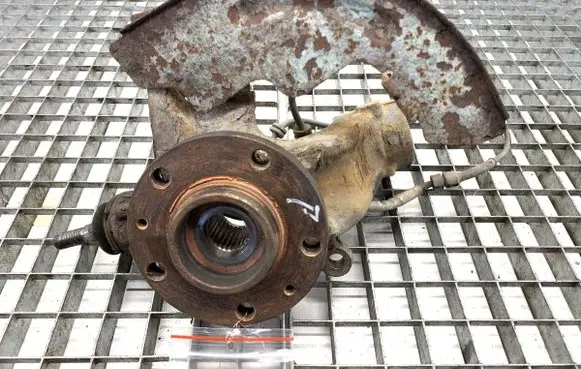 Peugeot 607 Front wheel hub spindle knuckle 