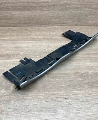 BMW 7 E38 Radiator mount bracket 8236890