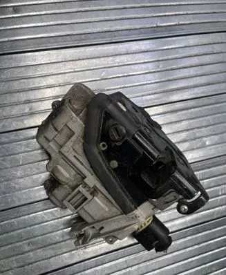 Volkswagen PASSAT B6 Rear door lock 3C4839016A
