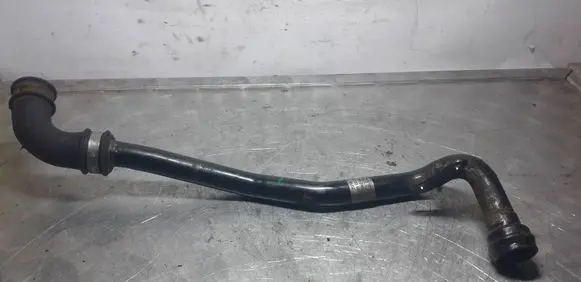 Volkswagen PASSAT B5.5 Engine coolant pipe/hose 058133607D