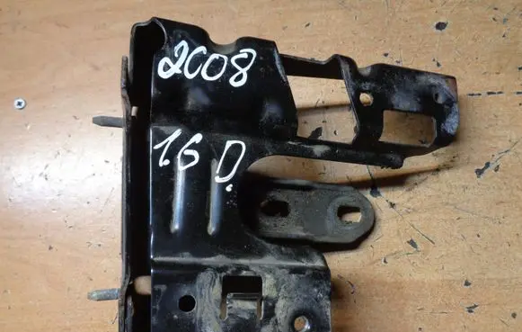 Peugeot 2008 I Engine mounting bracket 9801521580