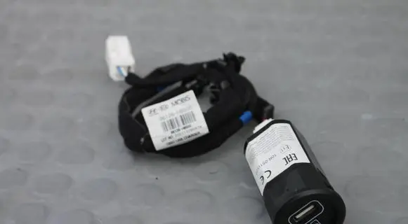 KIA Stonic USB socket connector 96125-H8000-STONIC 96125H8000 96126-H8500-WIAZKA
