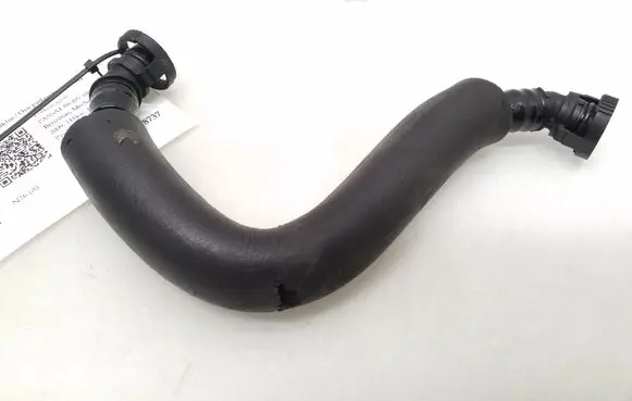 Volkswagen PASSAT B6 Breather hose/pipe 06H103221J